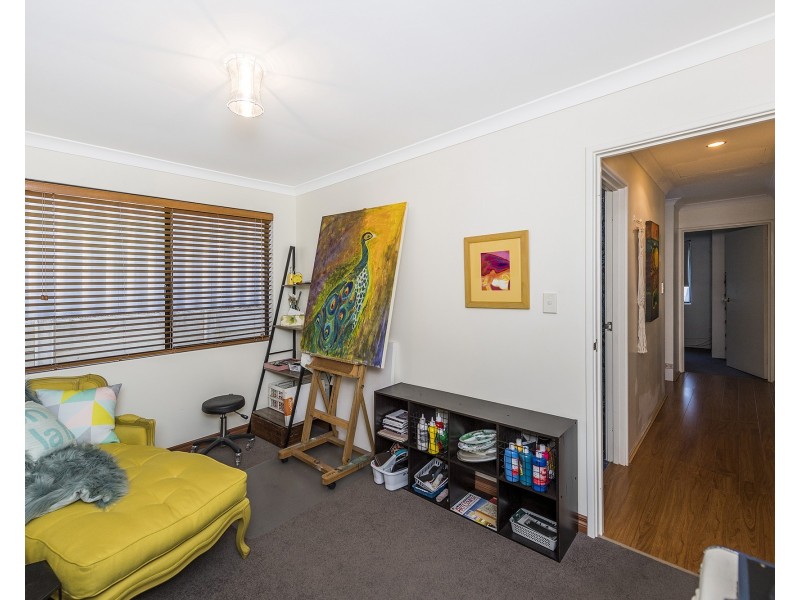 25  Casuarina Drive, Halls Head WA 6210