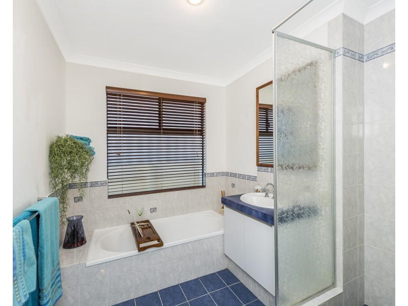 25  Casuarina Drive, Halls Head WA 6210