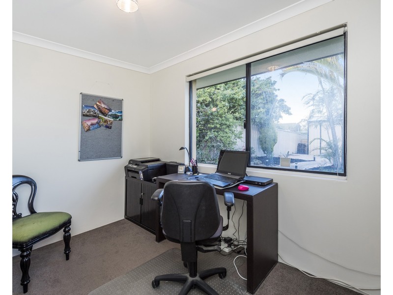 25  Casuarina Drive, Halls Head WA 6210