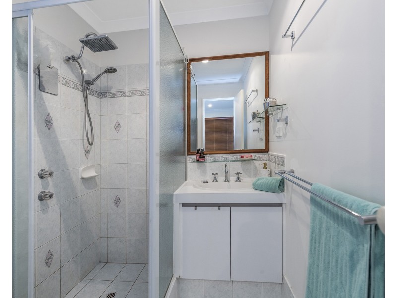 25  Casuarina Drive, Halls Head WA 6210