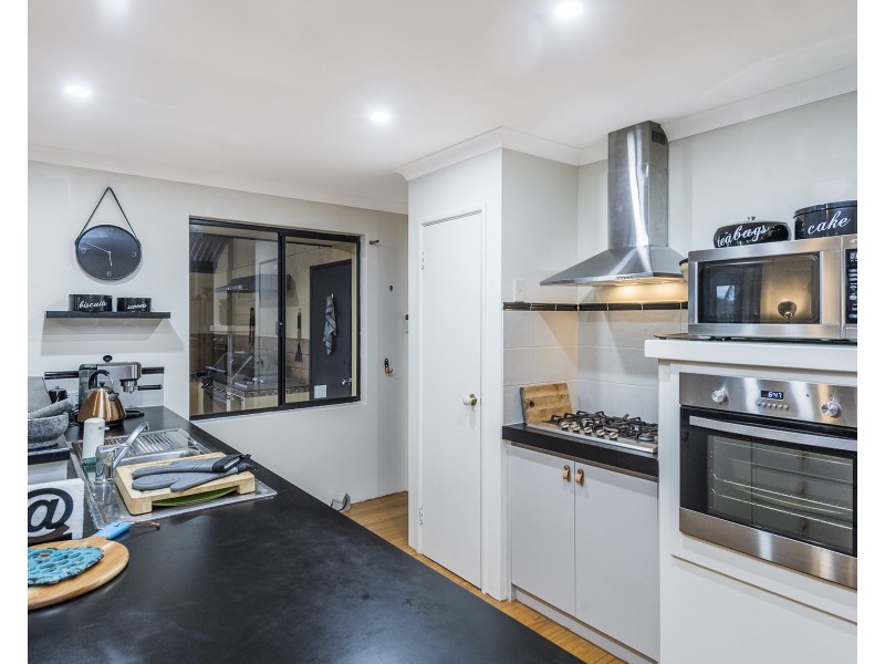 25  Casuarina Drive, Halls Head WA 6210