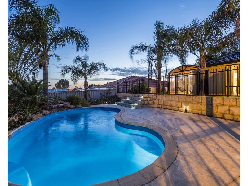 25  Casuarina Drive, Halls Head WA 6210