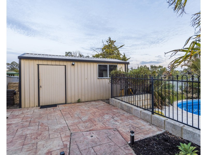 25  Casuarina Drive, Halls Head WA 6210