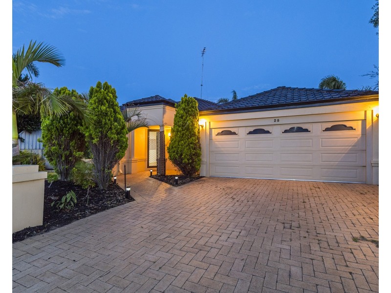 25  Casuarina Drive, Halls Head WA 6210