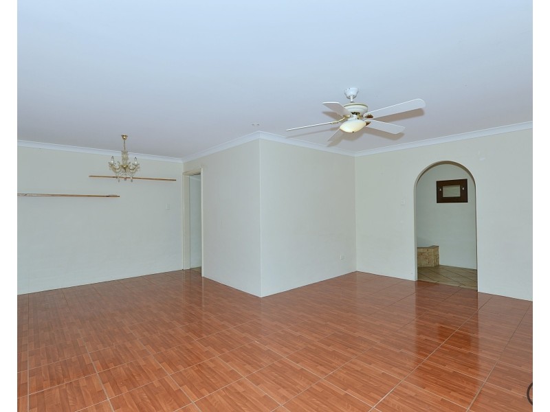 6 Sandford Crescent, Halls Head WA 6210