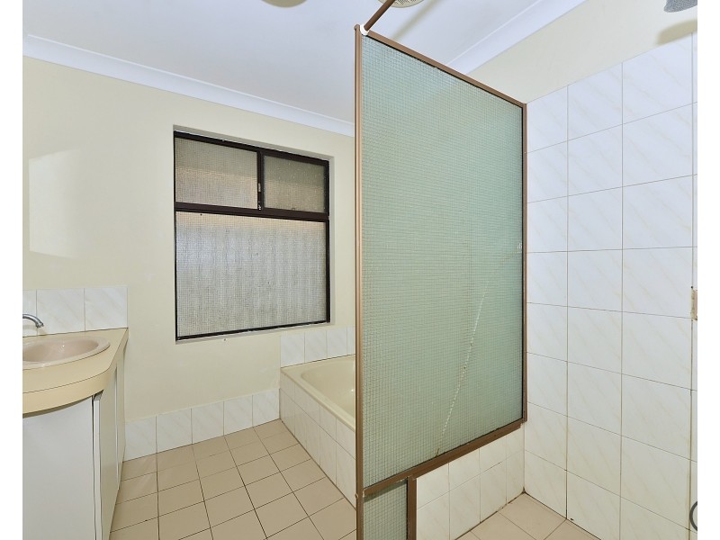 6 Sandford Crescent, Halls Head WA 6210