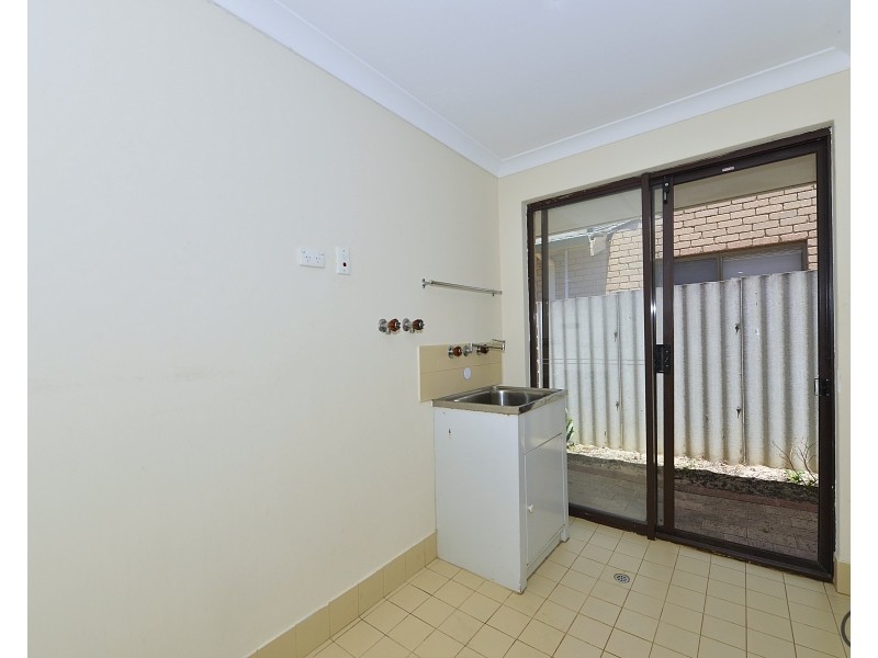 6 Sandford Crescent, Halls Head WA 6210