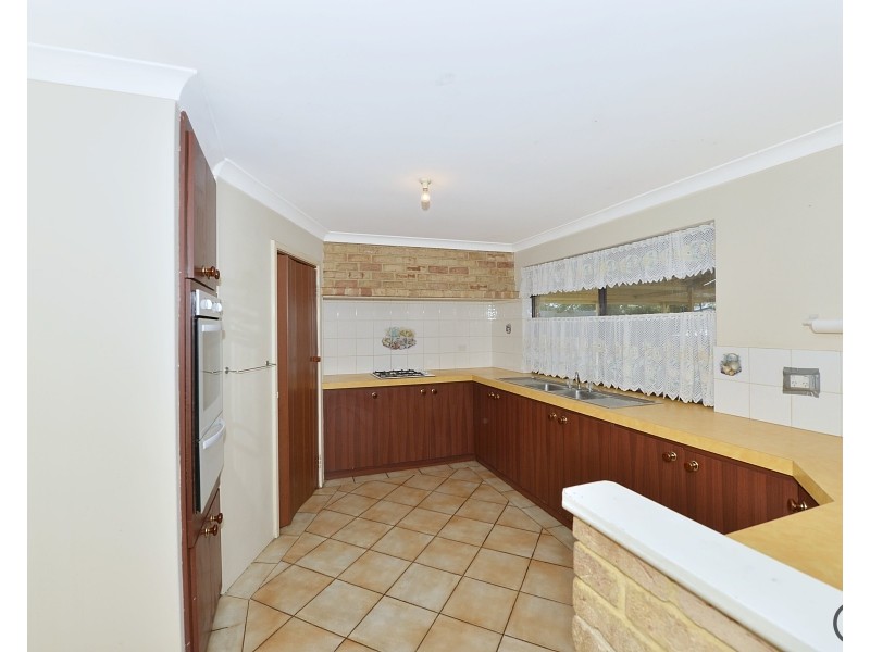 6 Sandford Crescent, Halls Head WA 6210