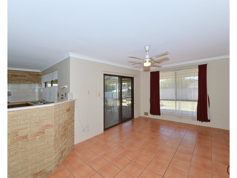 6 Sandford Crescent, Halls Head WA 6210