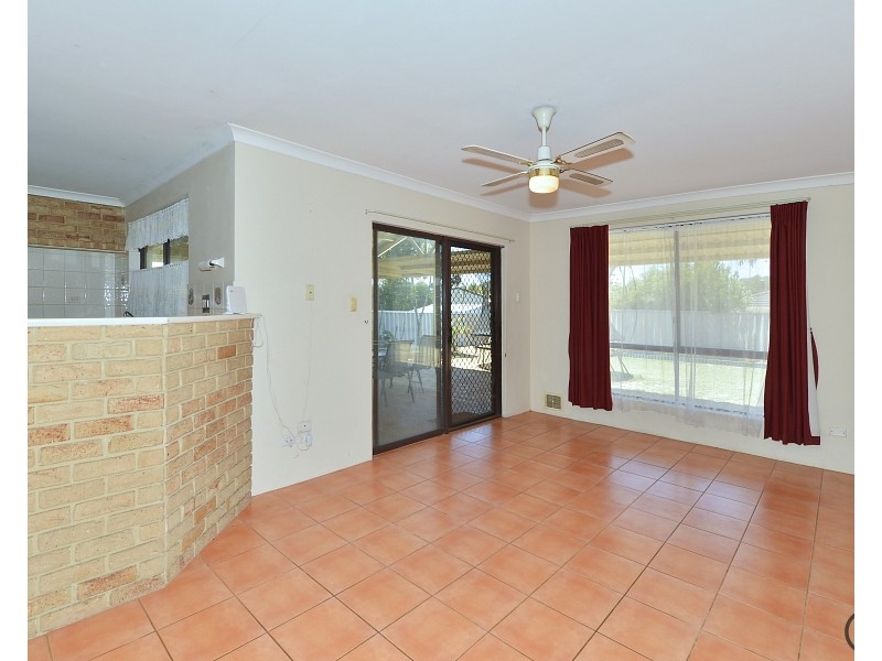 6 Sandford Crescent, Halls Head WA 6210