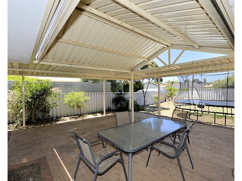 6 Sandford Crescent, Halls Head WA 6210