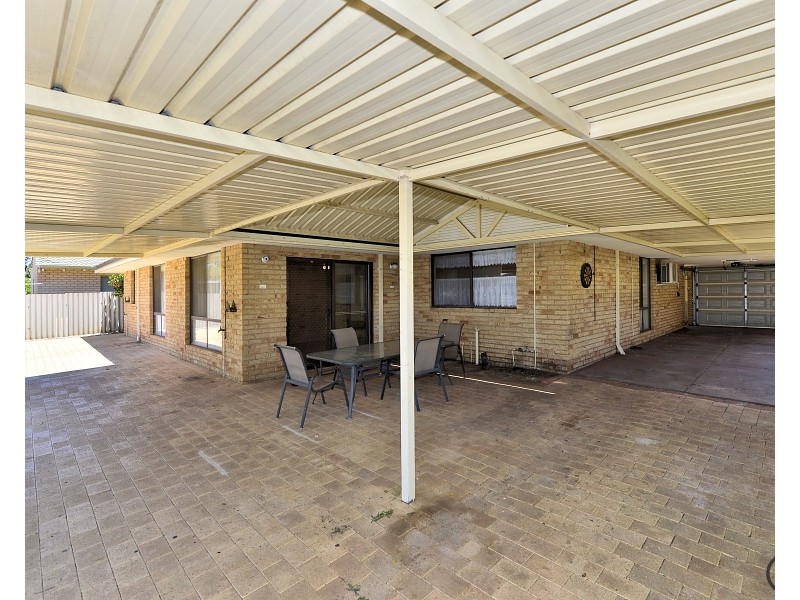 6 Sandford Crescent, Halls Head WA 6210