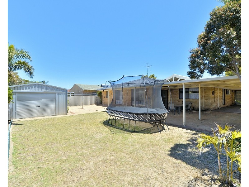 6 Sandford Crescent, Halls Head WA 6210
