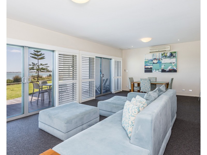 9/16 Dolphin Drive, Mandurah WA 6210