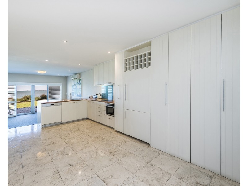 9/16 Dolphin Drive, Mandurah WA 6210