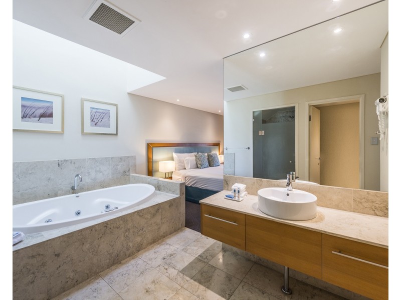 9/16 Dolphin Drive, Mandurah WA 6210