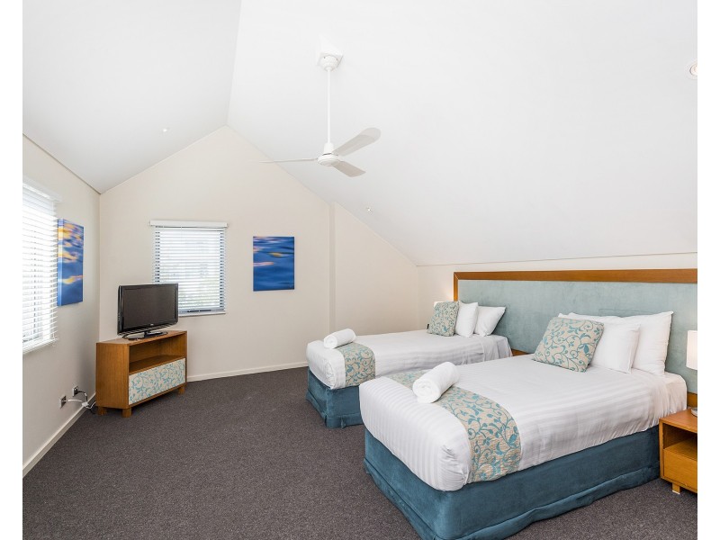 9/16 Dolphin Drive, Mandurah WA 6210