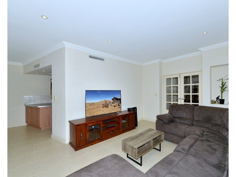 3/21 Pebblebeach Boulevard, Meadow Springs WA 6210