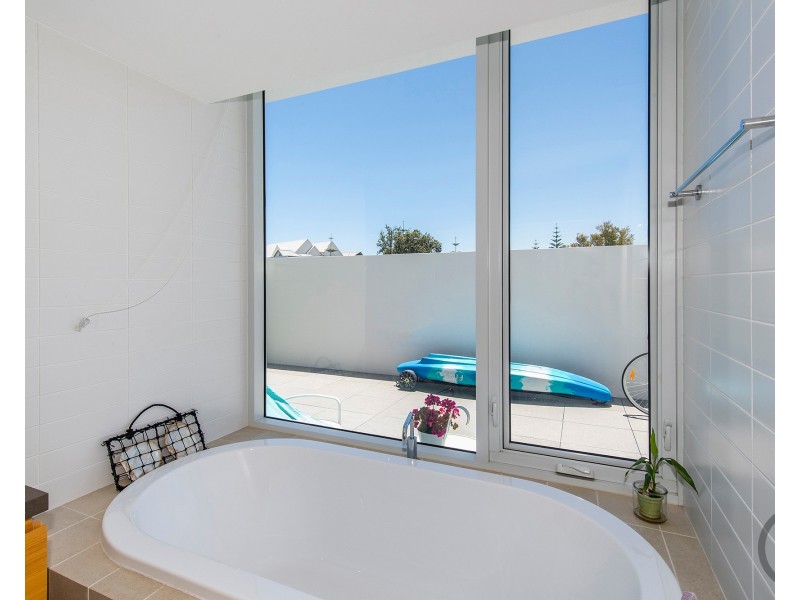 202/5 Marco Polo Drive, Mandurah WA 6210