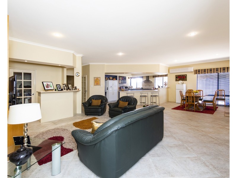 12 Capricorn Mews, Halls Head WA 6210