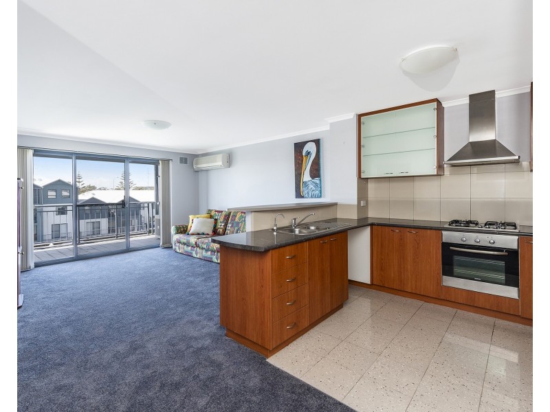 31/206 Mary Street, Halls Head WA 6210