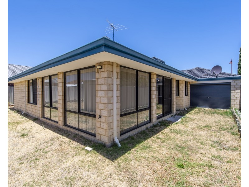 14 Pineknoll Gardens, Meadow Springs WA 6210