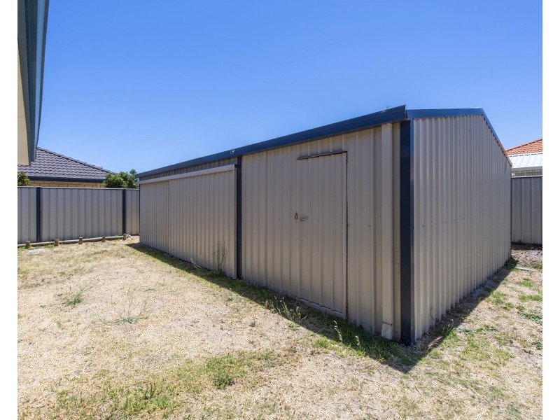 14 Pineknoll Gardens, Meadow Springs WA 6210