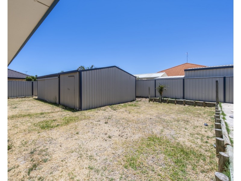 14 Pineknoll Gardens, Meadow Springs WA 6210