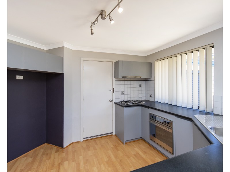 14 Pineknoll Gardens, Meadow Springs WA 6210