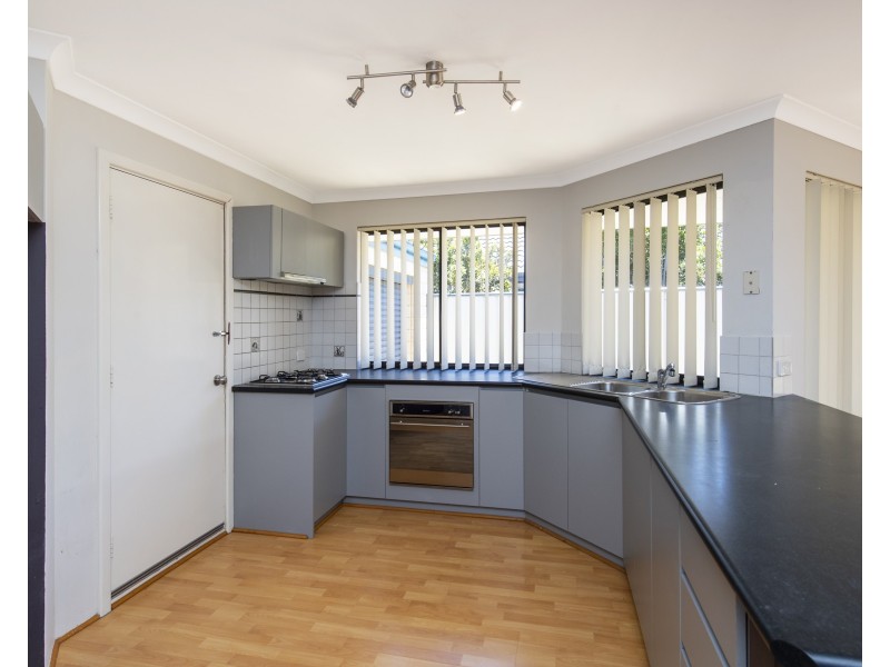 14 Pineknoll Gardens, Meadow Springs WA 6210