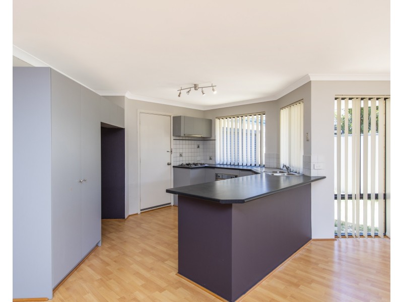 14 Pineknoll Gardens, Meadow Springs WA 6210