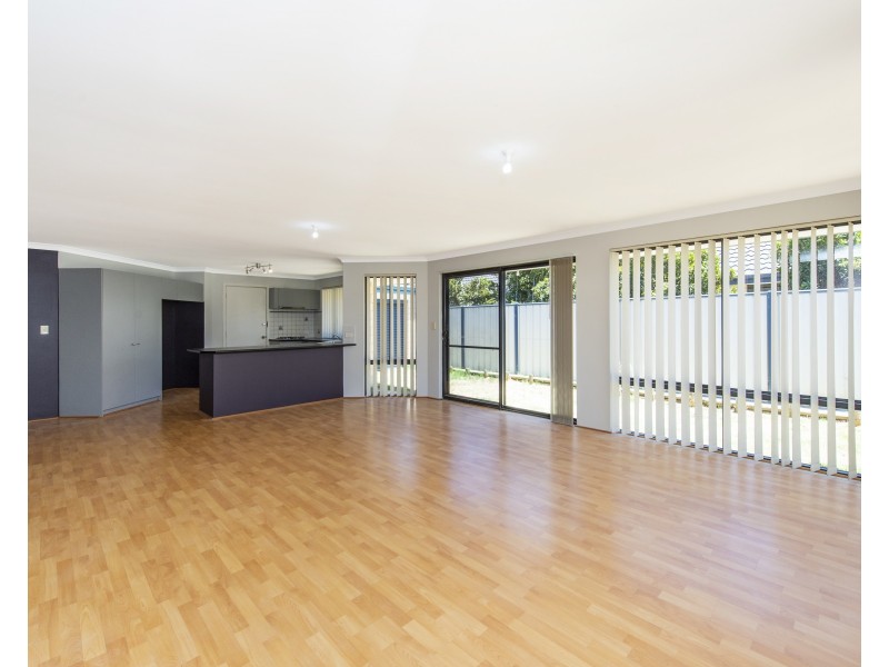 14 Pineknoll Gardens, Meadow Springs WA 6210