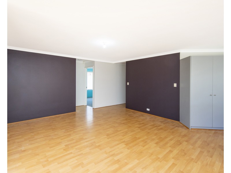 14 Pineknoll Gardens, Meadow Springs WA 6210