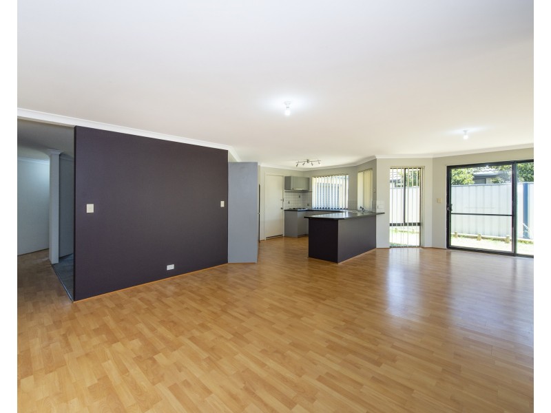 14 Pineknoll Gardens, Meadow Springs WA 6210