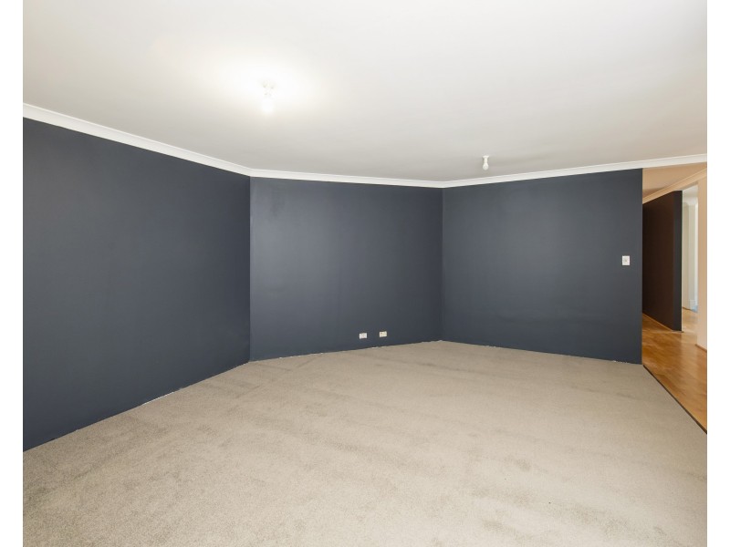 14 Pineknoll Gardens, Meadow Springs WA 6210