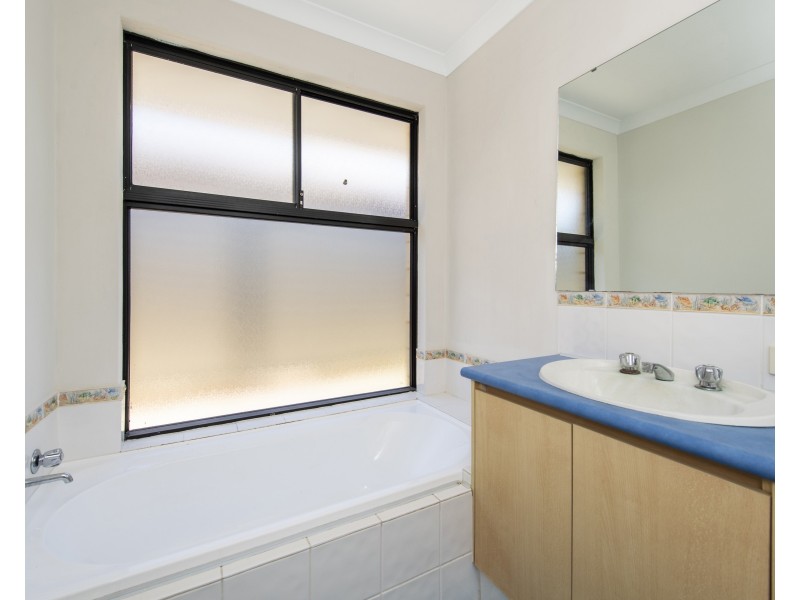 14 Pineknoll Gardens, Meadow Springs WA 6210