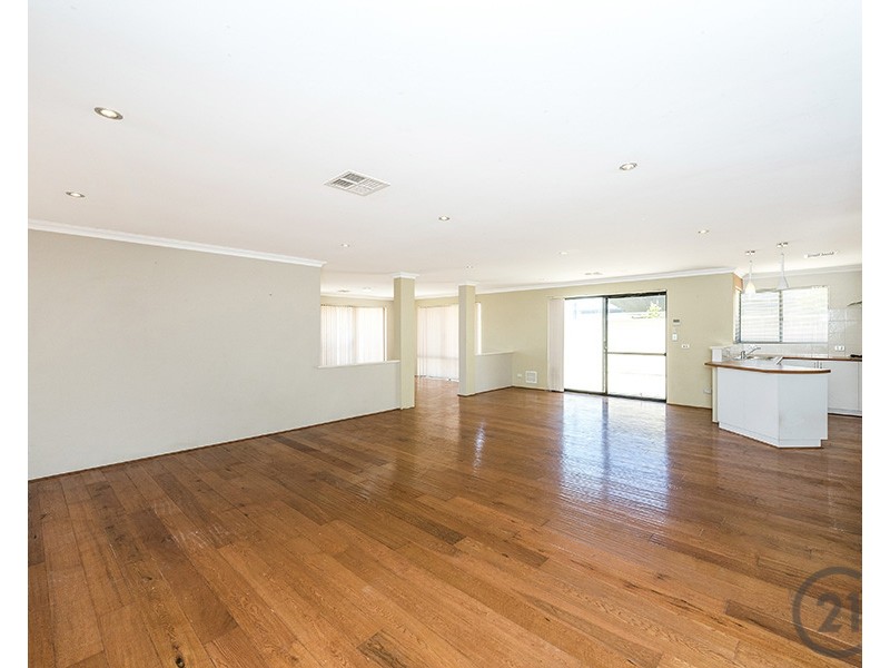 10 Garcia Loop, Lakelands WA 6180