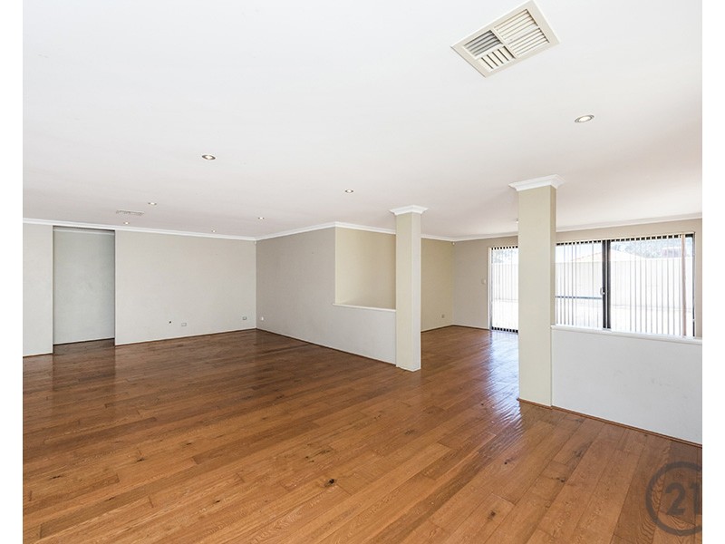 10 Garcia Loop, Lakelands WA 6180