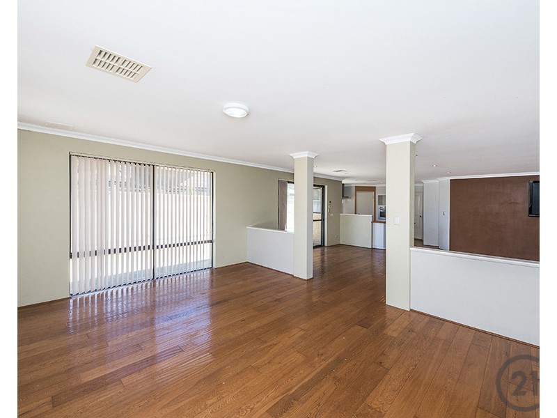 10 Garcia Loop, Lakelands WA 6180