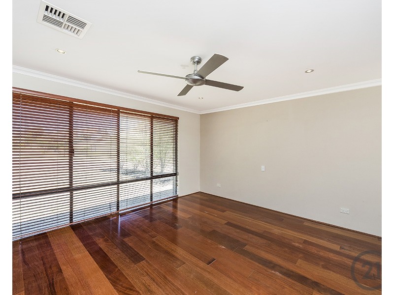 10 Garcia Loop, Lakelands WA 6180