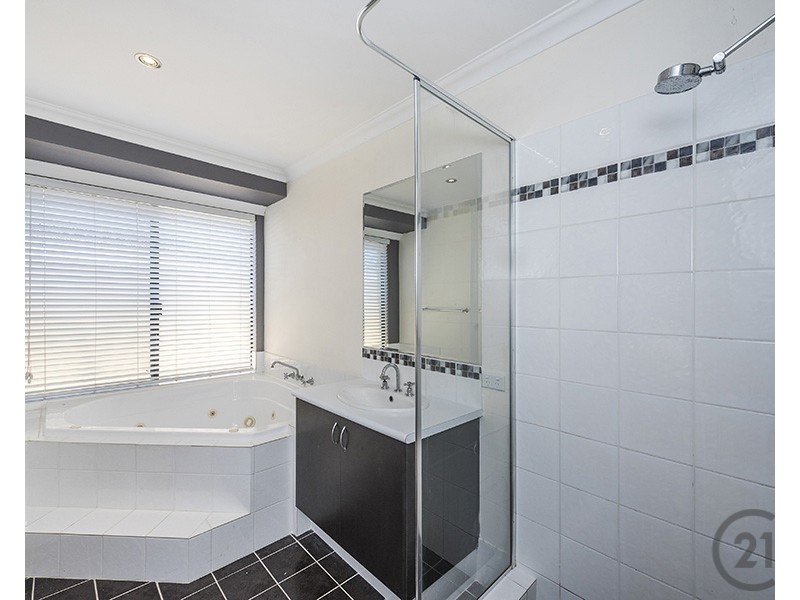 10 Garcia Loop, Lakelands WA 6180