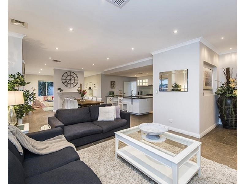 40 Hudson Drive, Dudley Park WA 6210