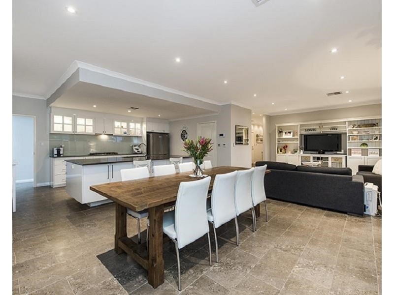 40 Hudson Drive, Dudley Park WA 6210