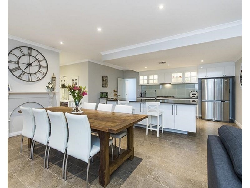 40 Hudson Drive, Dudley Park WA 6210