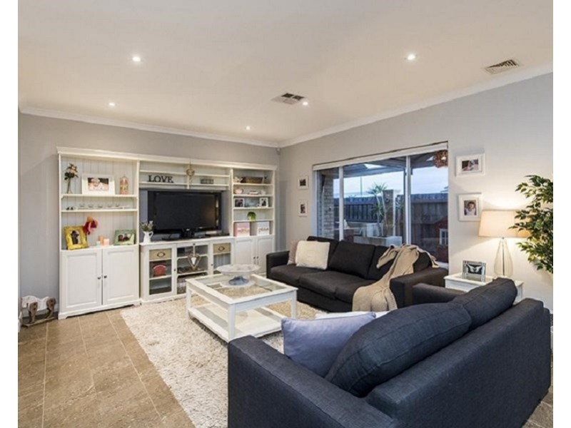 40 Hudson Drive, Dudley Park WA 6210