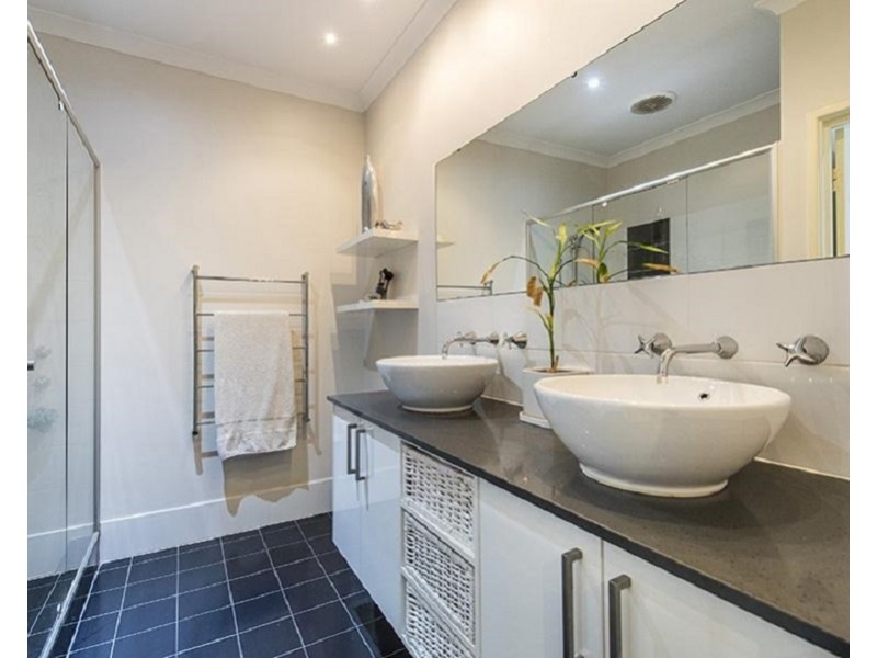 40 Hudson Drive, Dudley Park WA 6210