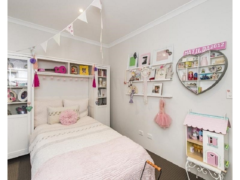 40 Hudson Drive, Dudley Park WA 6210