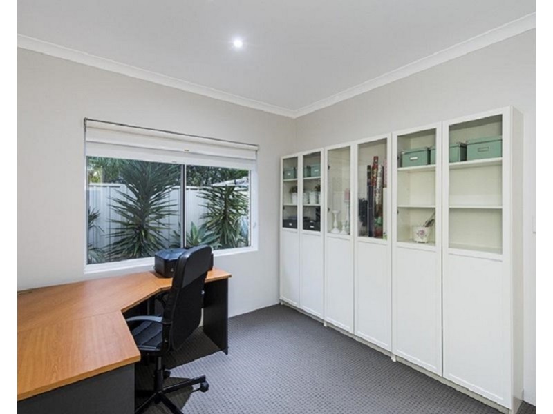 40 Hudson Drive, Dudley Park WA 6210