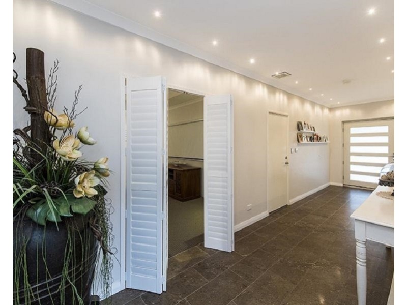 40 Hudson Drive, Dudley Park WA 6210