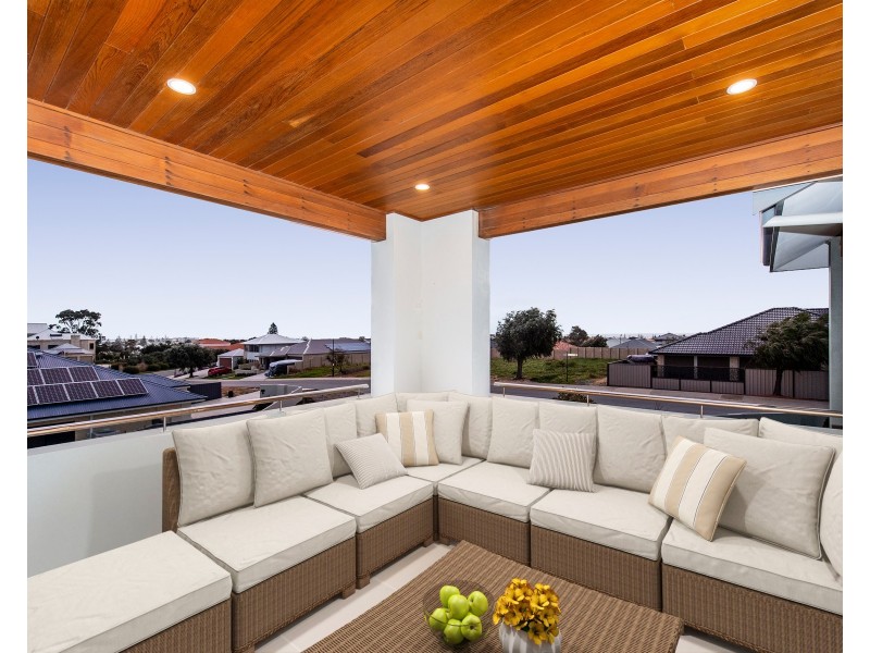 18 Caspian Way, Wannanup WA 6210